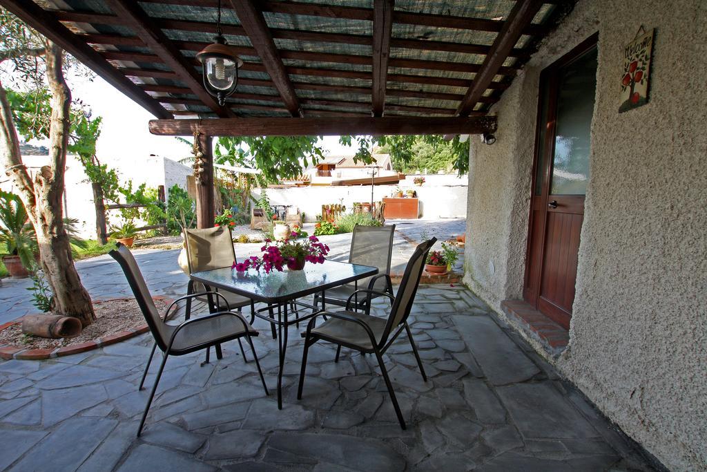 Casa Vacanze Borgo Borghese Sant'Alessio Siculo Værelse billede