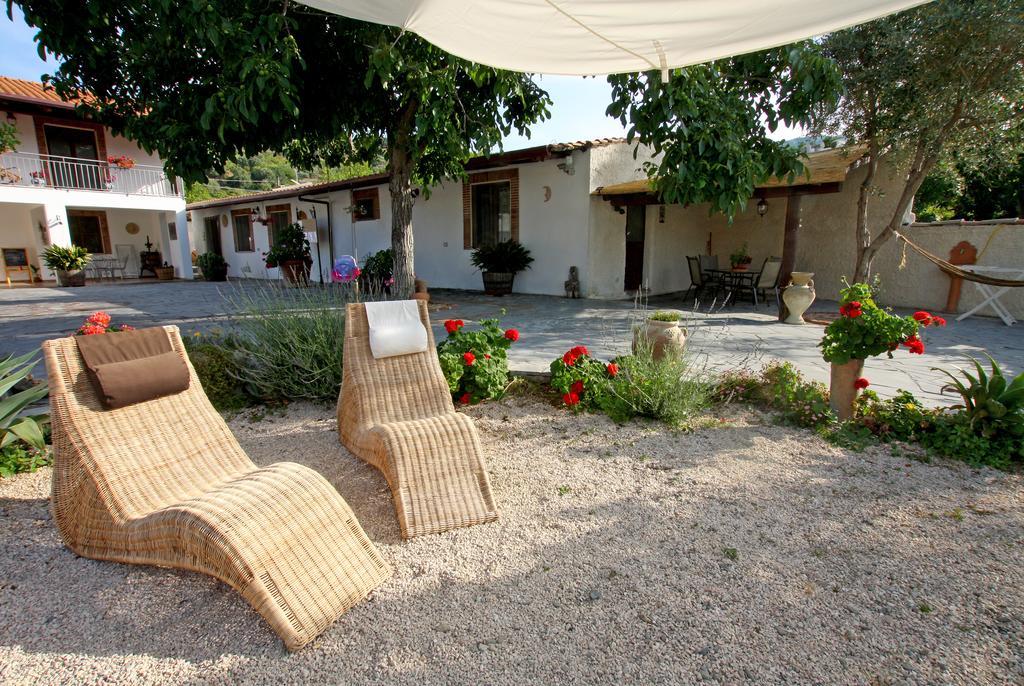 Casa Vacanze Borgo Borghese Sant'Alessio Siculo Eksteriør billede